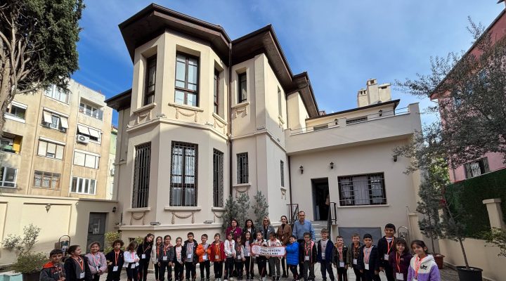 Edremit Belediyesi Atatürk Kültür Evi’ne ziyaretçi akını