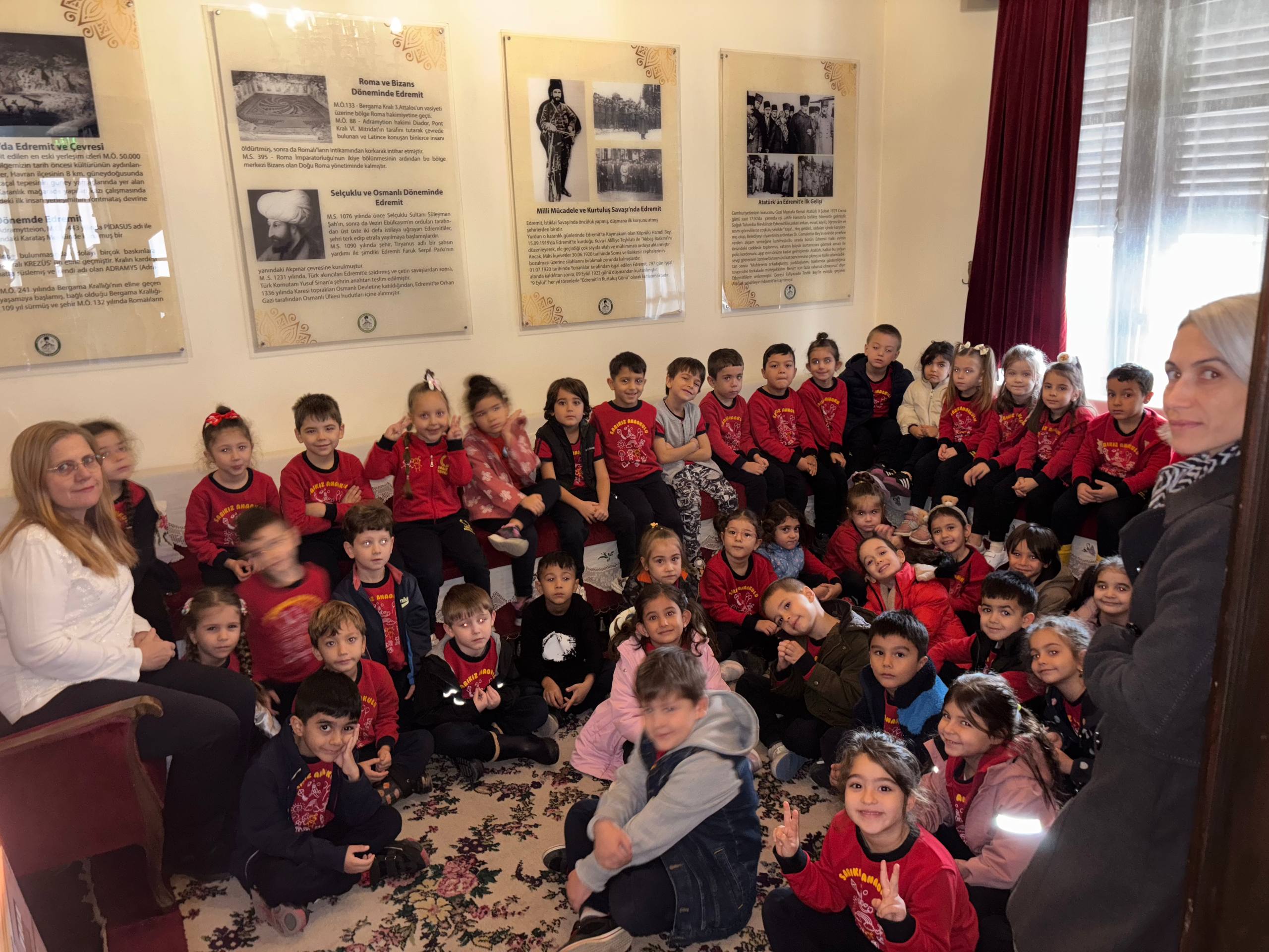 photo_2025-11-06_12-00-54 Edremit Belediyesi Atatürk Kültür Evi’ne ziyaretçi akını