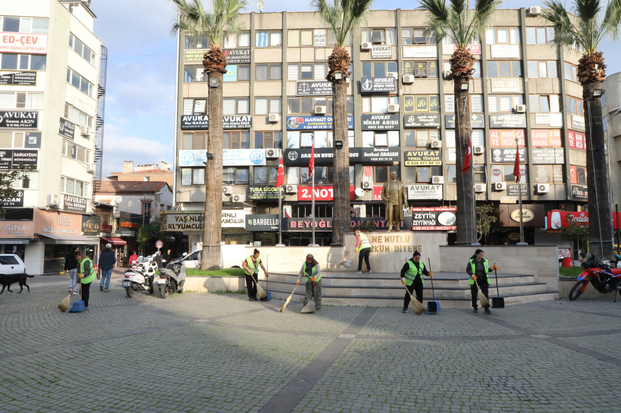 photo_2025-11-25_10-45-40 Edremit’te temizlikte 7/24 kesintisiz hizmet