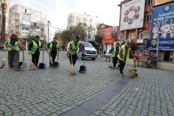 photo_2025-11-25_10-45-42-345x230 Edremit’te temizlikte 7/24 kesintisiz hizmet