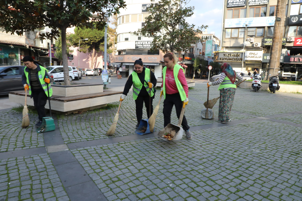 photo_2025-11-25_10-45-45 Edremit’te temizlikte 7/24 kesintisiz hizmet