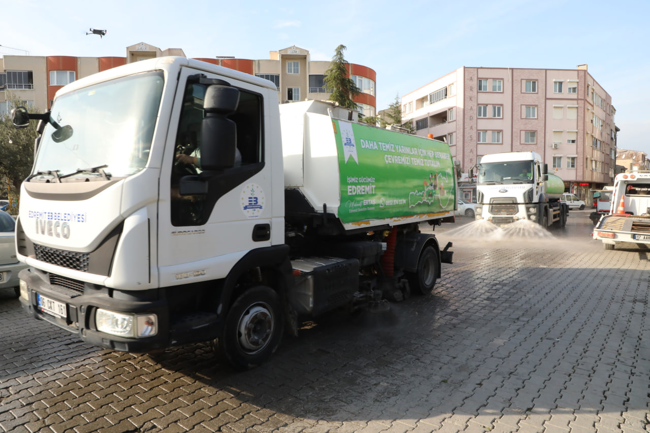 photo_2025-11-25_10-45-50 Edremit’te temizlikte 7/24 kesintisiz hizmet