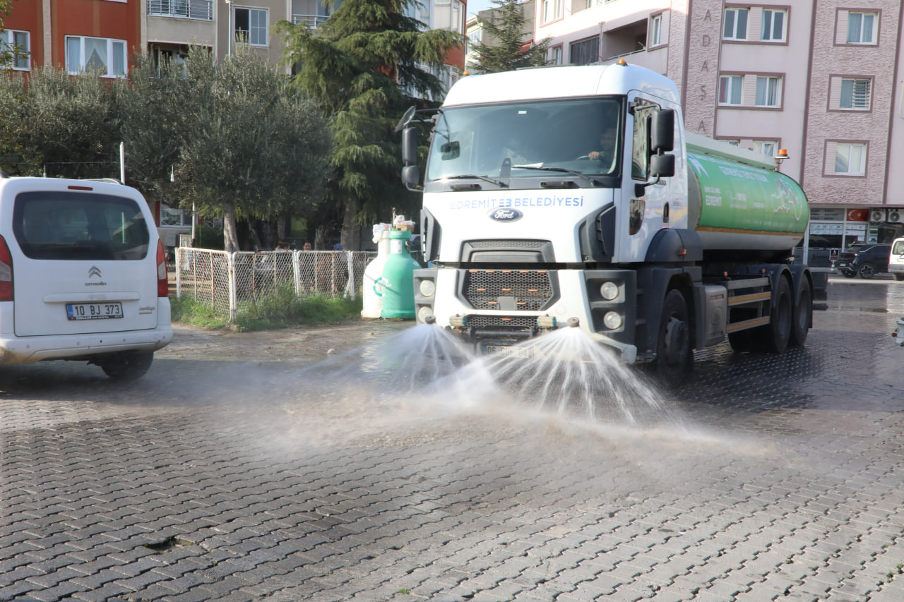 photo_2025-11-25_10-45-51 Edremit’te temizlikte 7/24 kesintisiz hizmet