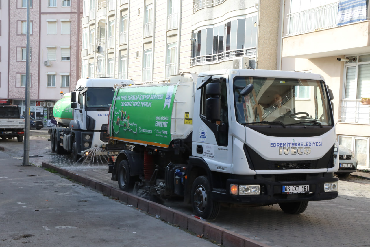 photo_2025-11-25_10-45-53 Edremit’te temizlikte 7/24 kesintisiz hizmet