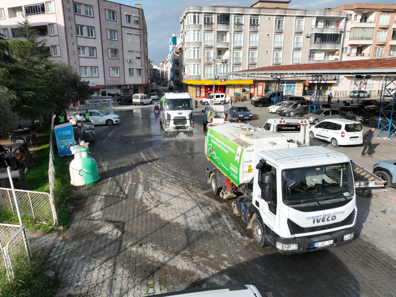 photo_2025-11-25_10-45-57 Edremit’te temizlikte 7/24 kesintisiz hizmet