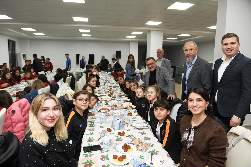 1-10-1 Altıeylül Spor Okulları Buluştu | Başkan Hakan Şehirli’ye Doğum Günü Sürprizi