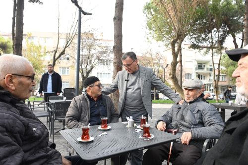 1-2-1-500x333 BAŞKAN ŞEHİRLİ EMEKLİ KAFE’DE VATANDAŞLARLA BULUŞTU