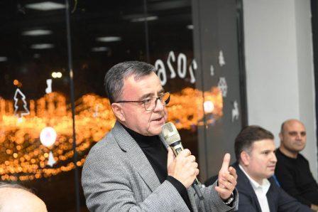 1-6-1-448x298 Altıeylül Spor Okulları Buluştu | Başkan Hakan Şehirli’ye Doğum Günü Sürprizi