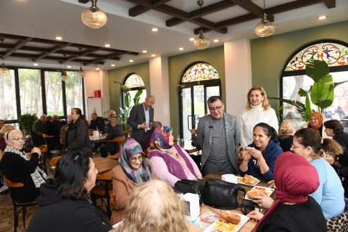 1-7-500x333 BAŞKAN ŞEHİRLİ EMEKLİ KAFE’DE VATANDAŞLARLA BULUŞTU