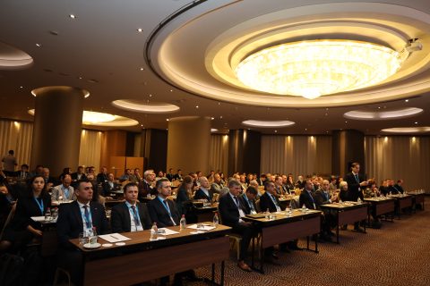 1766664598_KURU_MEYVE2-480x320 Kuru Meyve Sektörü 2025’i Masaya Yatırdı