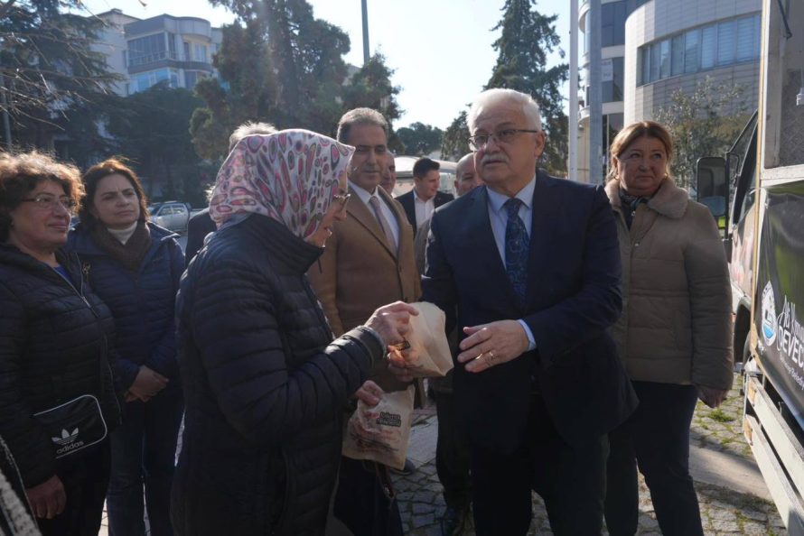 2-1-890x594 BURHANİYE BELEDİYESİ’NDEN GÜLŞAH DURBAY ANISINA LOKMA HAYRI