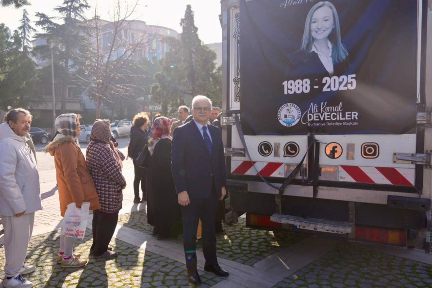 3-1-890x594 BURHANİYE BELEDİYESİ’NDEN GÜLŞAH DURBAY ANISINA LOKMA HAYRI