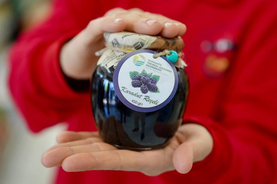 3-890x592 BURHANİYE BELEDİYESİ’NDEN YEREL ÜRETİME TAM DESTEK