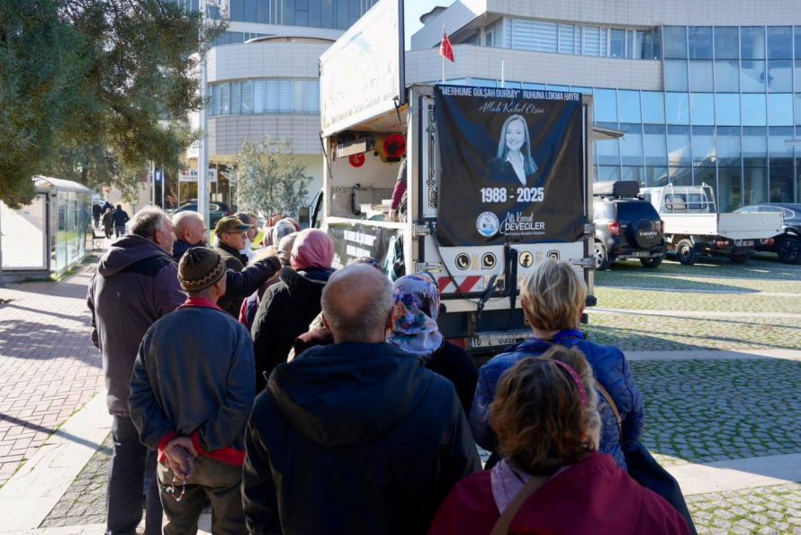 7-890x594 BURHANİYE BELEDİYESİ’NDEN GÜLŞAH DURBAY ANISINA LOKMA HAYRI