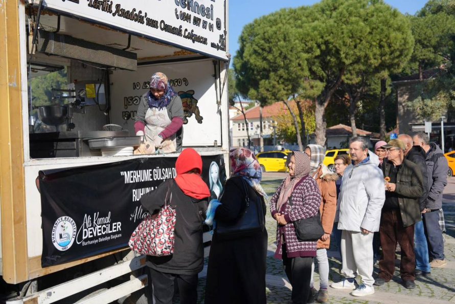 8-890x594 BURHANİYE BELEDİYESİ’NDEN GÜLŞAH DURBAY ANISINA LOKMA HAYRI