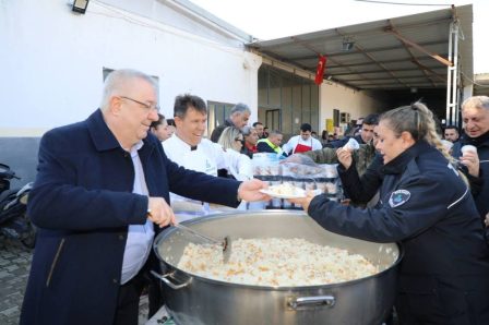 EDREMIT-BELEDIYESI-ARAC-FILOSUNU-GUCLENDIRIYOR-10-448x298 EDREMİT BELEDİYESİ ARAÇ FİLOSUNU GÜÇLENDİRİYOR