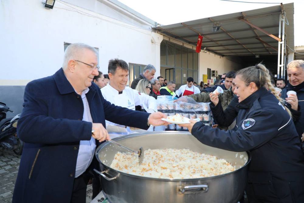 EDREMIT-BELEDIYESI-ARAC-FILOSUNU-GUCLENDIRIYOR-10 EDREMİT BELEDİYESİ ARAÇ FİLOSUNU GÜÇLENDİRİYOR