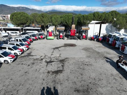 EDREMIT-BELEDIYESI-ARAC-FILOSUNU-GUCLENDIRIYOR-11-448x336 EDREMİT BELEDİYESİ ARAÇ FİLOSUNU GÜÇLENDİRİYOR