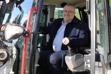 EDREMIT-BELEDIYESI-ARAC-FILOSUNU-GUCLENDIRIYOR-3-448x298 EDREMİT BELEDİYESİ ARAÇ FİLOSUNU GÜÇLENDİRİYOR