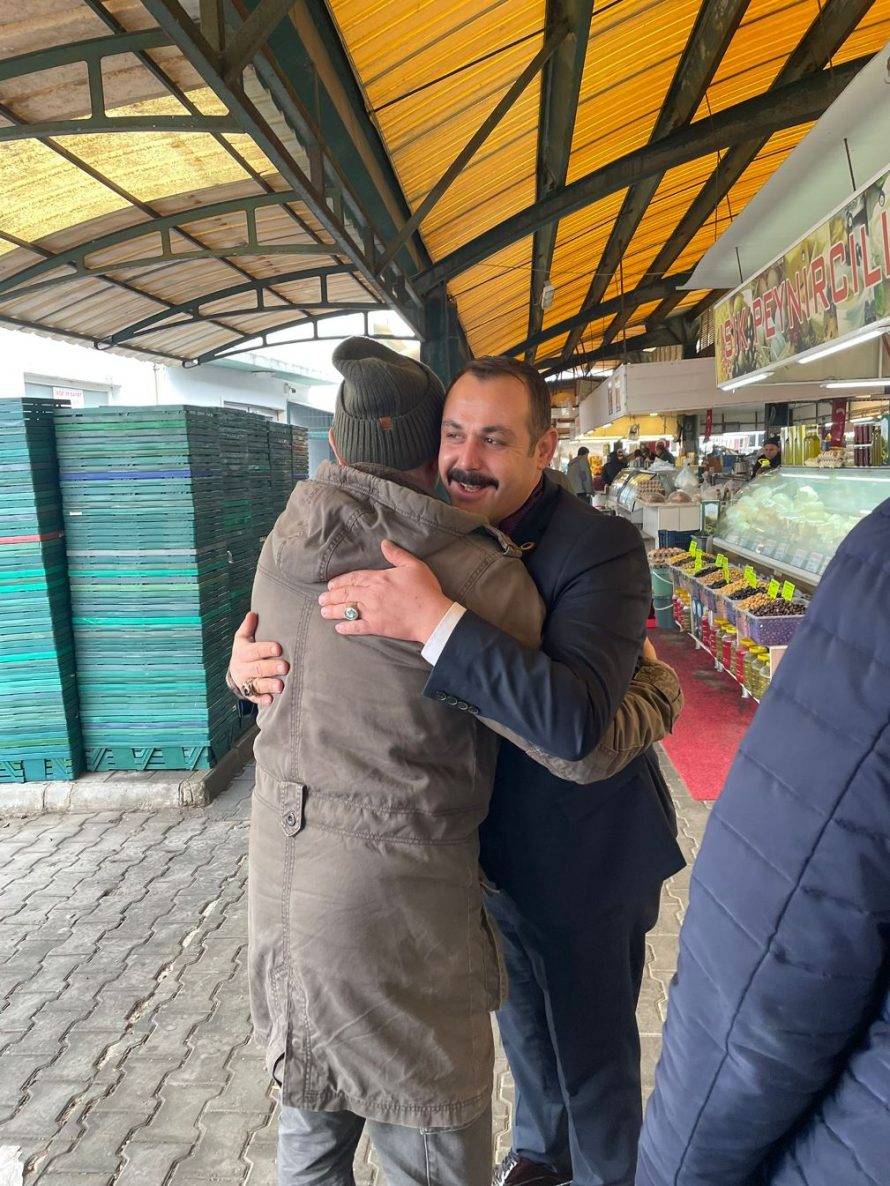 WhatsApp-Image-2025-12-21-at-17.12.25-1-890x1186 Anahtar Parti Karesi’de halkla iç içe, esnafın yanında