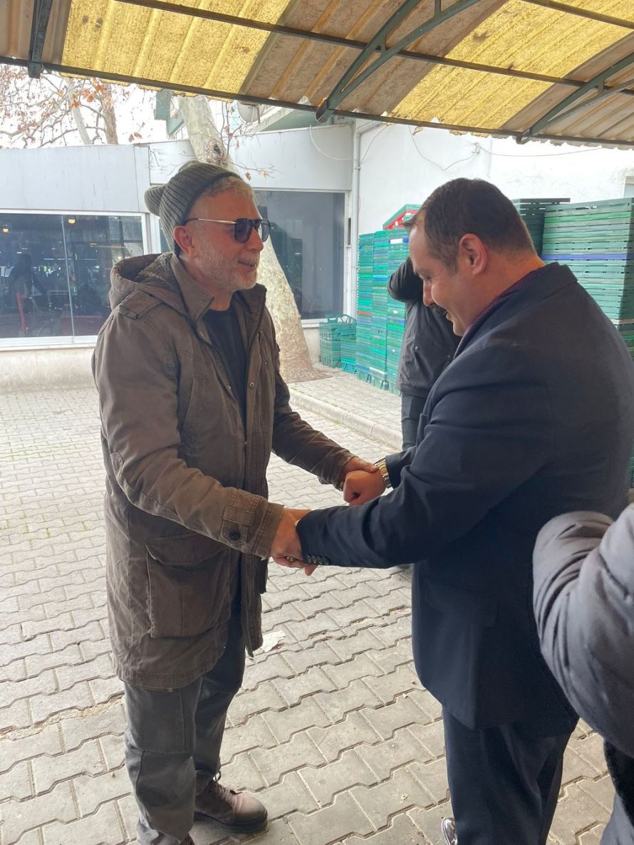 WhatsApp-Image-2025-12-21-at-17.12.26-1-890x1186 Anahtar Parti Karesi’de halkla iç içe, esnafın yanında