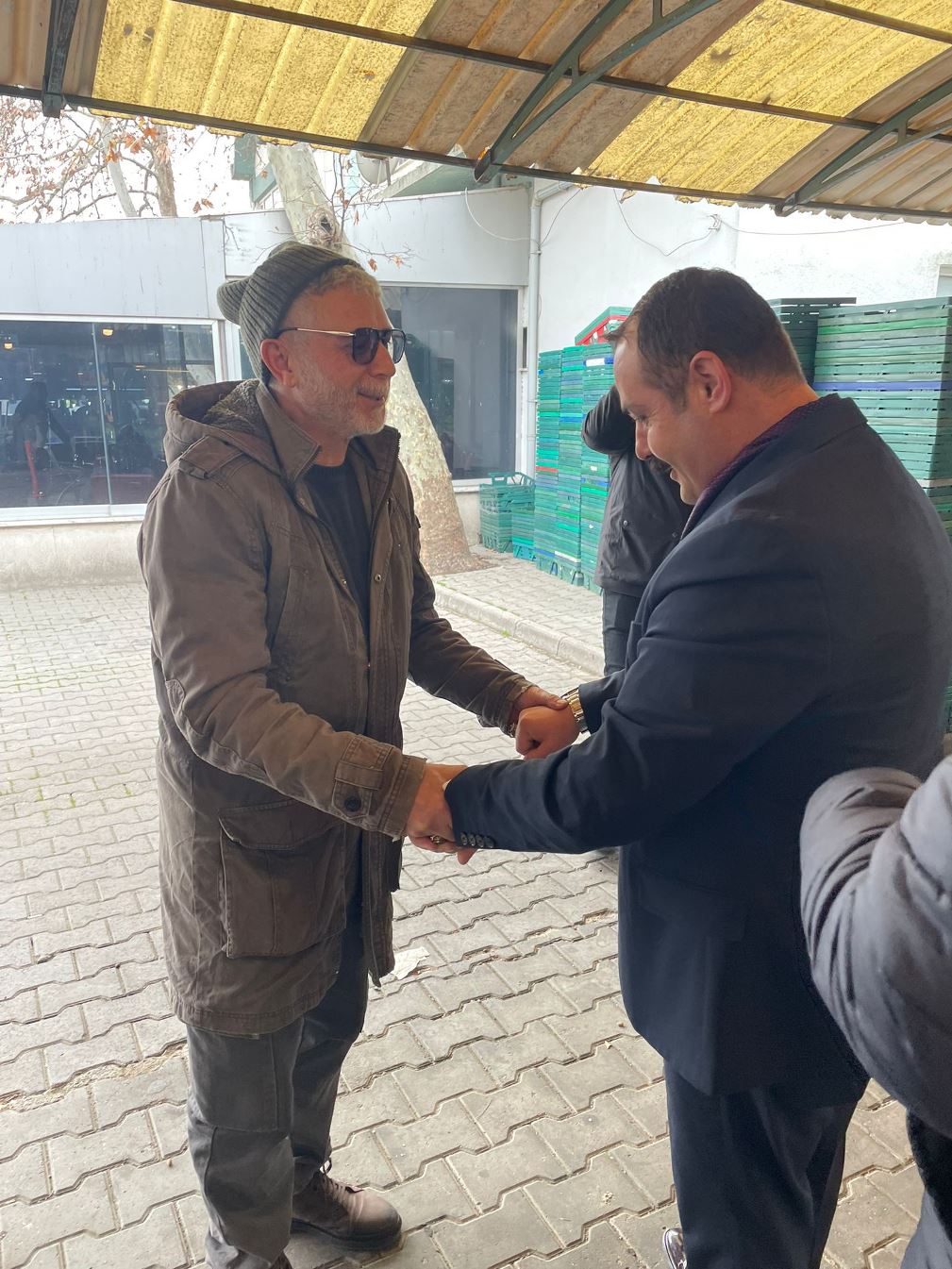 WhatsApp-Image-2025-12-21-at-17.12.26-1 Anahtar Parti Karesi’de halkla iç içe, esnafın yanında