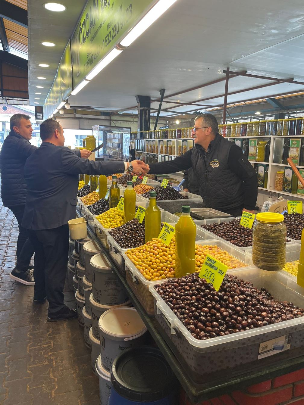 WhatsApp-Image-2025-12-21-at-17.12.30-2 Anahtar Parti Karesi’de halkla iç içe, esnafın yanında