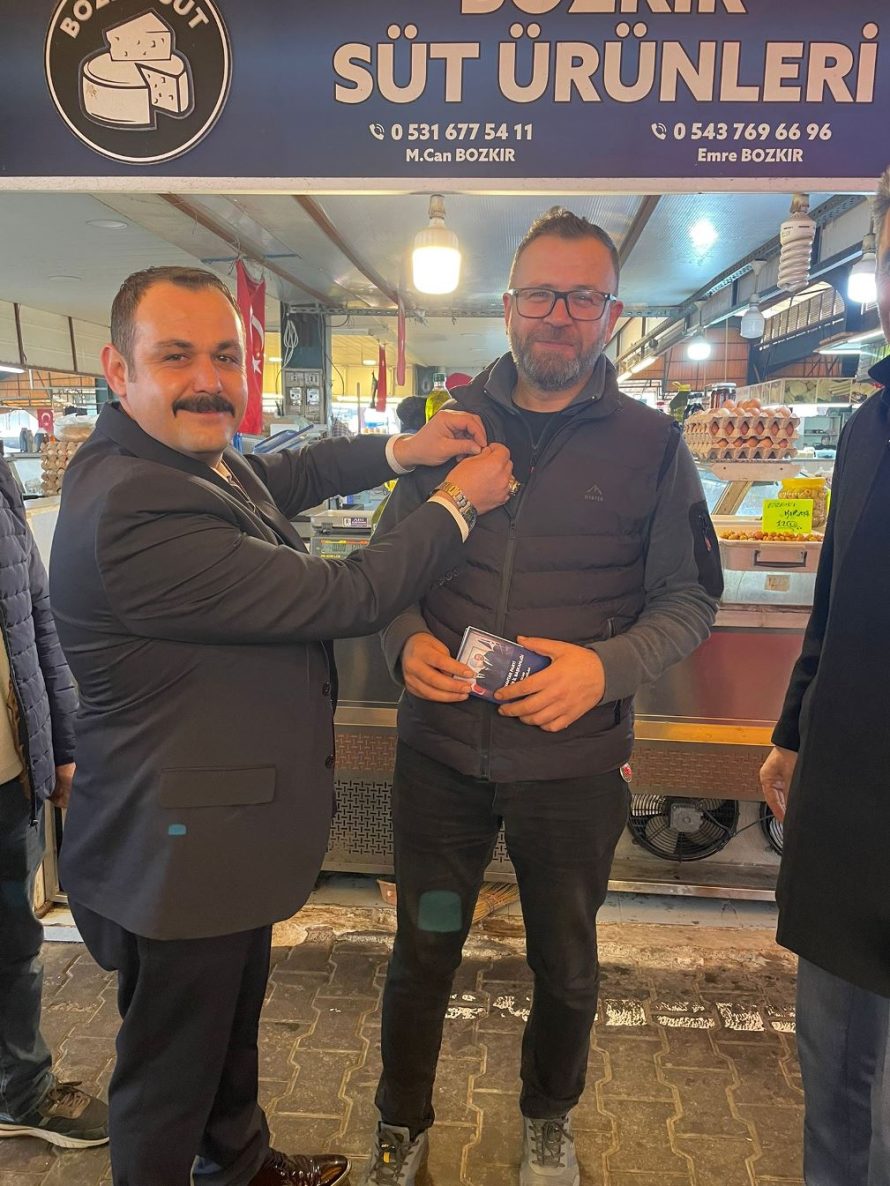 WhatsApp-Image-2025-12-21-at-17.12.30-890x1186 Anahtar Parti Karesi’de halkla iç içe, esnafın yanında