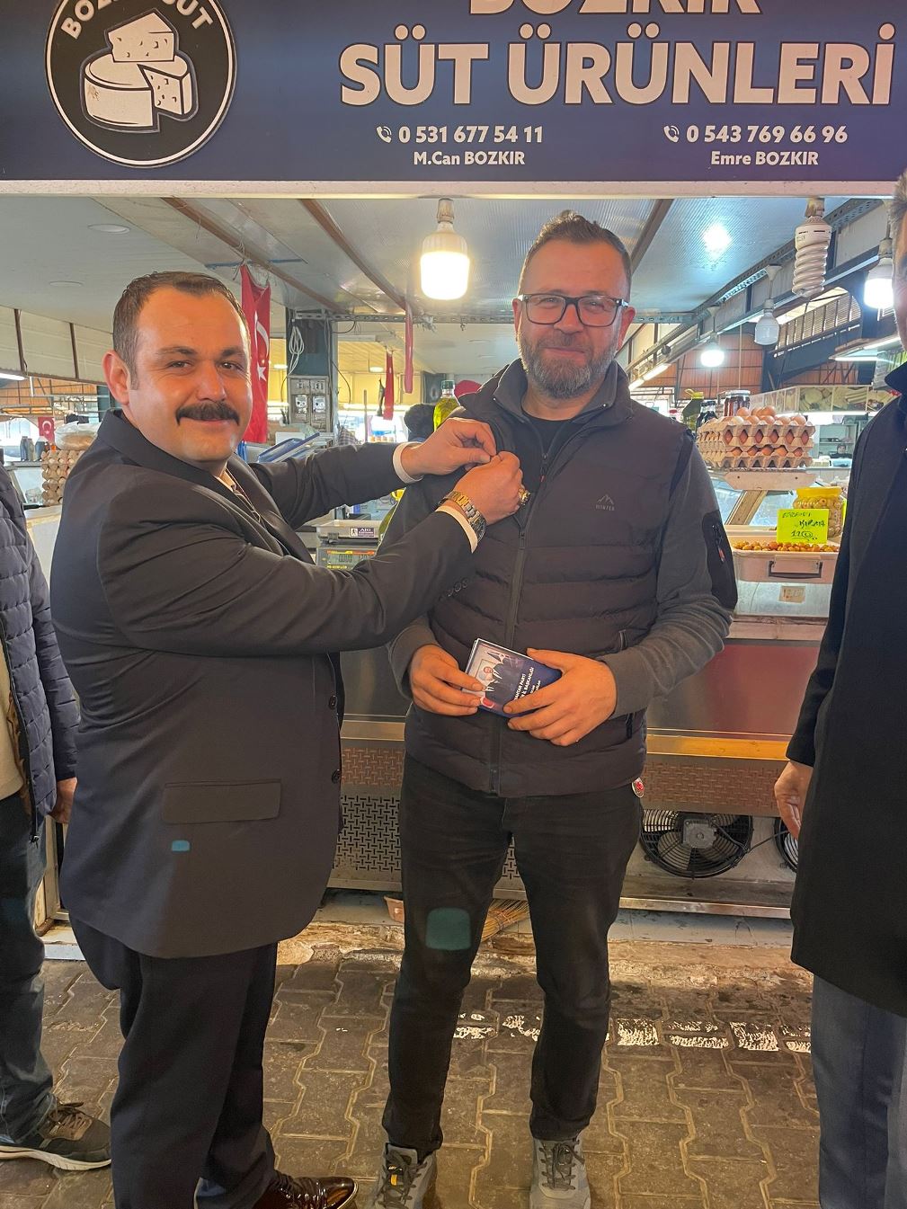 WhatsApp-Image-2025-12-21-at-17.12.30 Anahtar Parti Karesi’de halkla iç içe, esnafın yanında