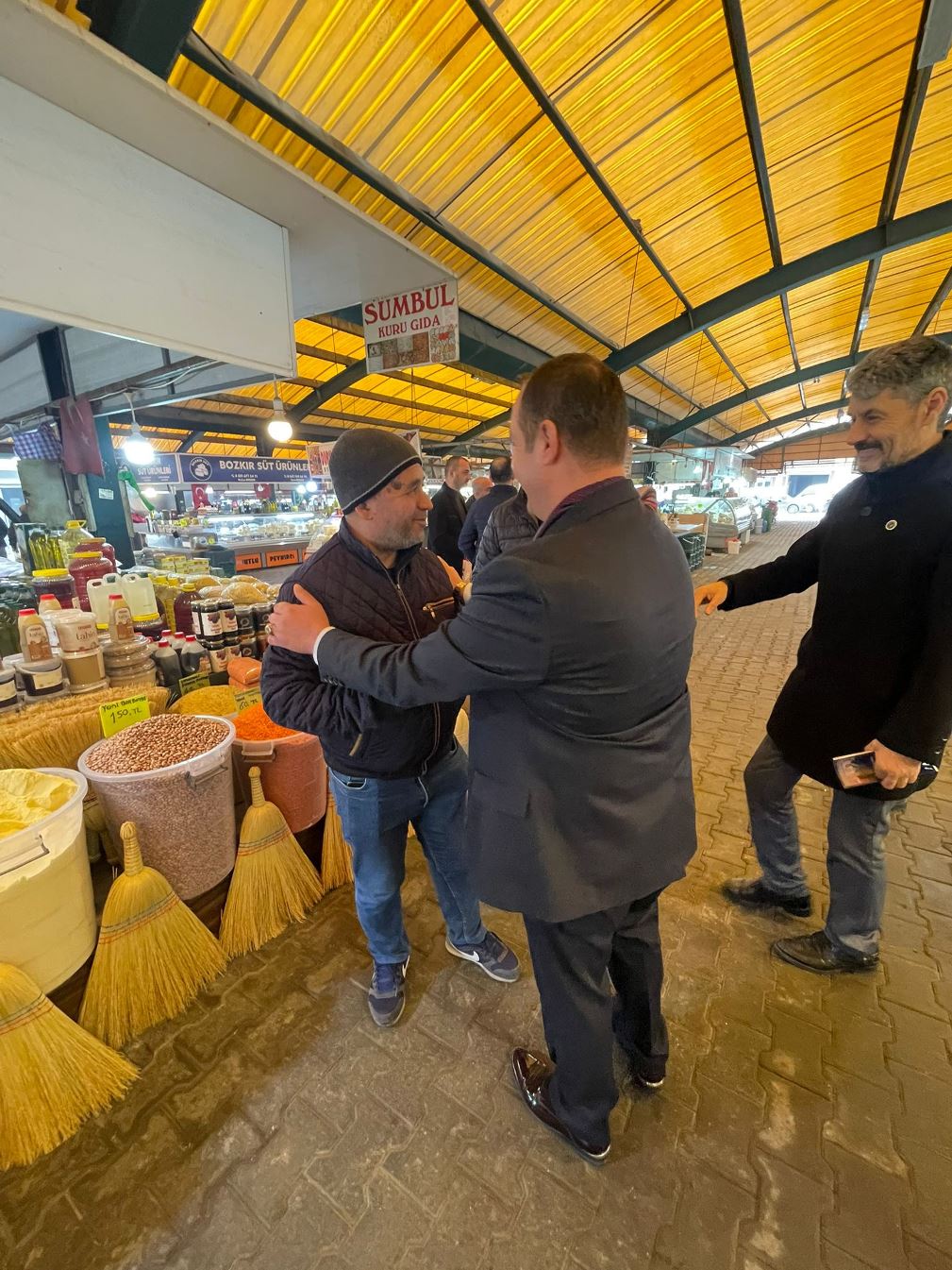 WhatsApp-Image-2025-12-21-at-17.12.34 Anahtar Parti Karesi’de halkla iç içe, esnafın yanında