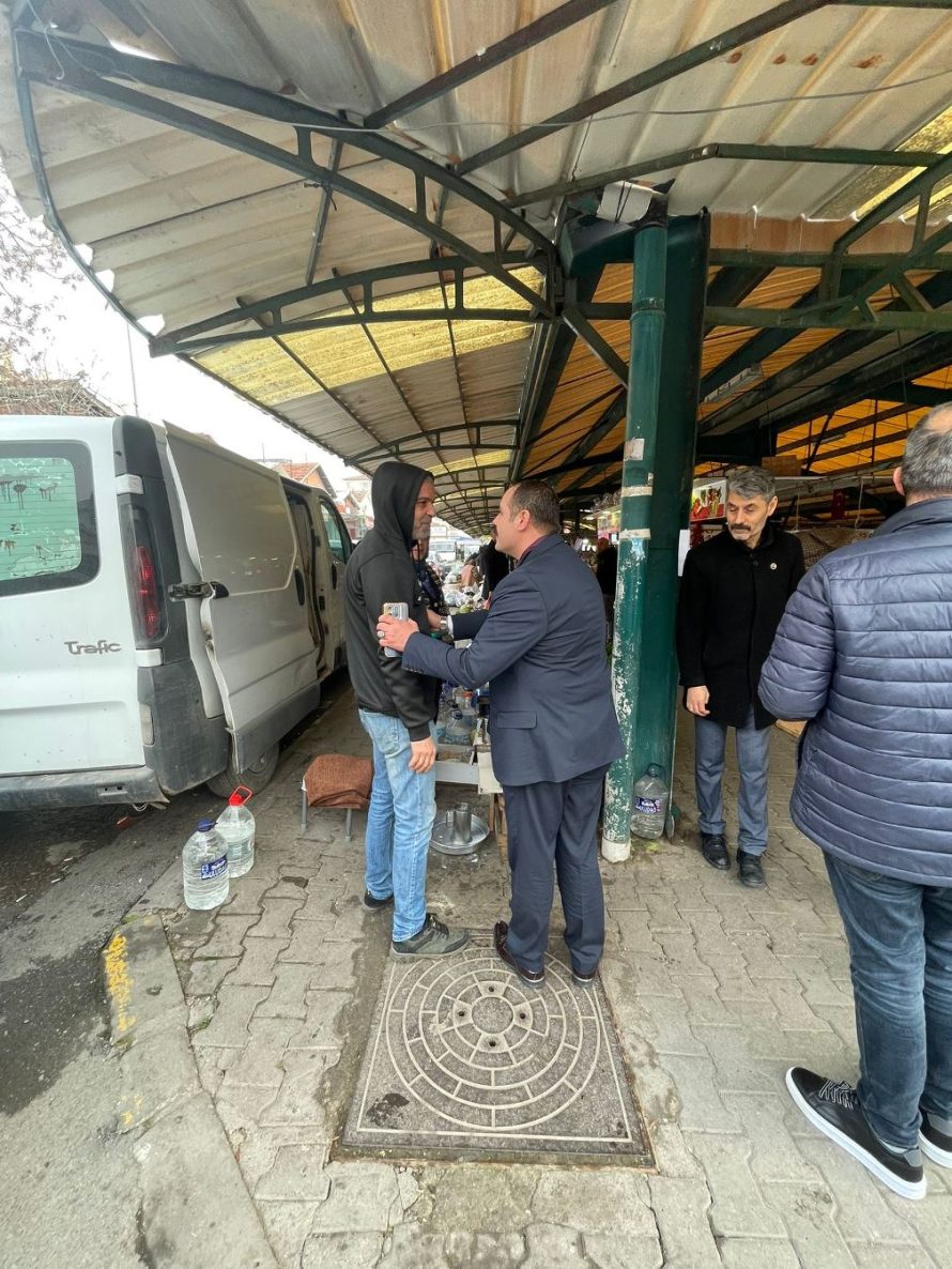 WhatsApp-Image-2025-12-21-at-17.14.36-890x1186 Anahtar Parti Karesi’de halkla iç içe, esnafın yanında