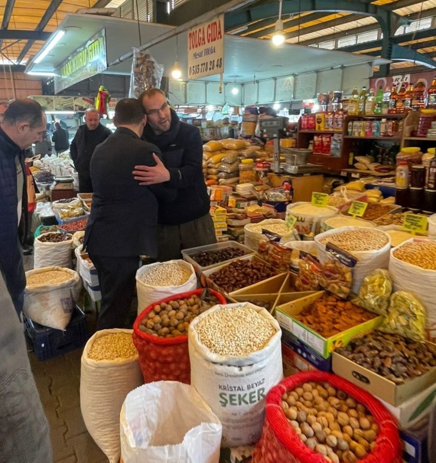 WhatsApp-Image-2025-12-21-at-17.16.05-890x946 Anahtar Parti Karesi’de halkla iç içe, esnafın yanında