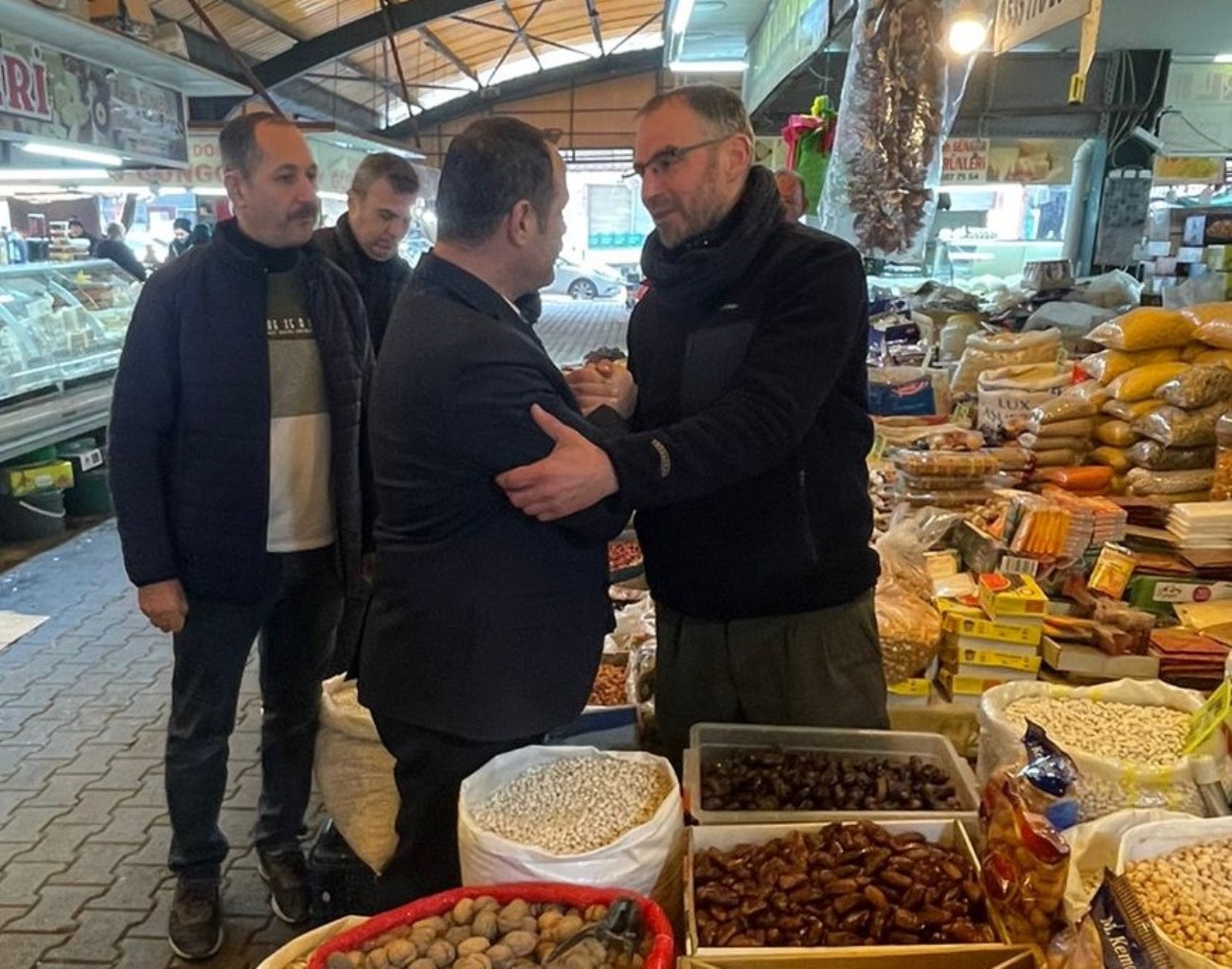 WhatsApp-Image-2025-12-21-at-17.16.06 Anahtar Parti Karesi’de halkla iç içe, esnafın yanında