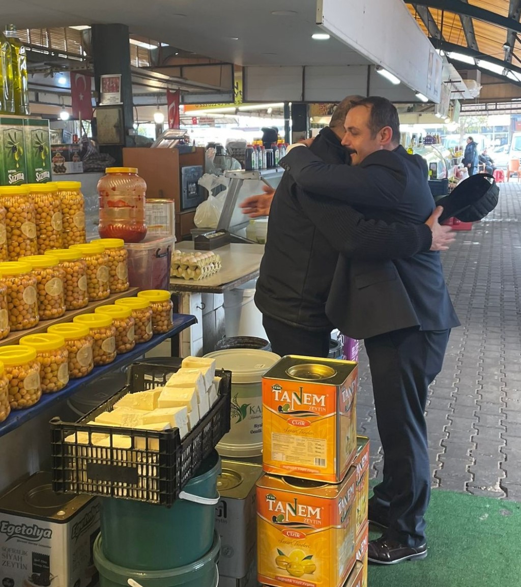 WhatsApp-Image-2025-12-21-at-17.16.09-2 Anahtar Parti Karesi’de halkla iç içe, esnafın yanında