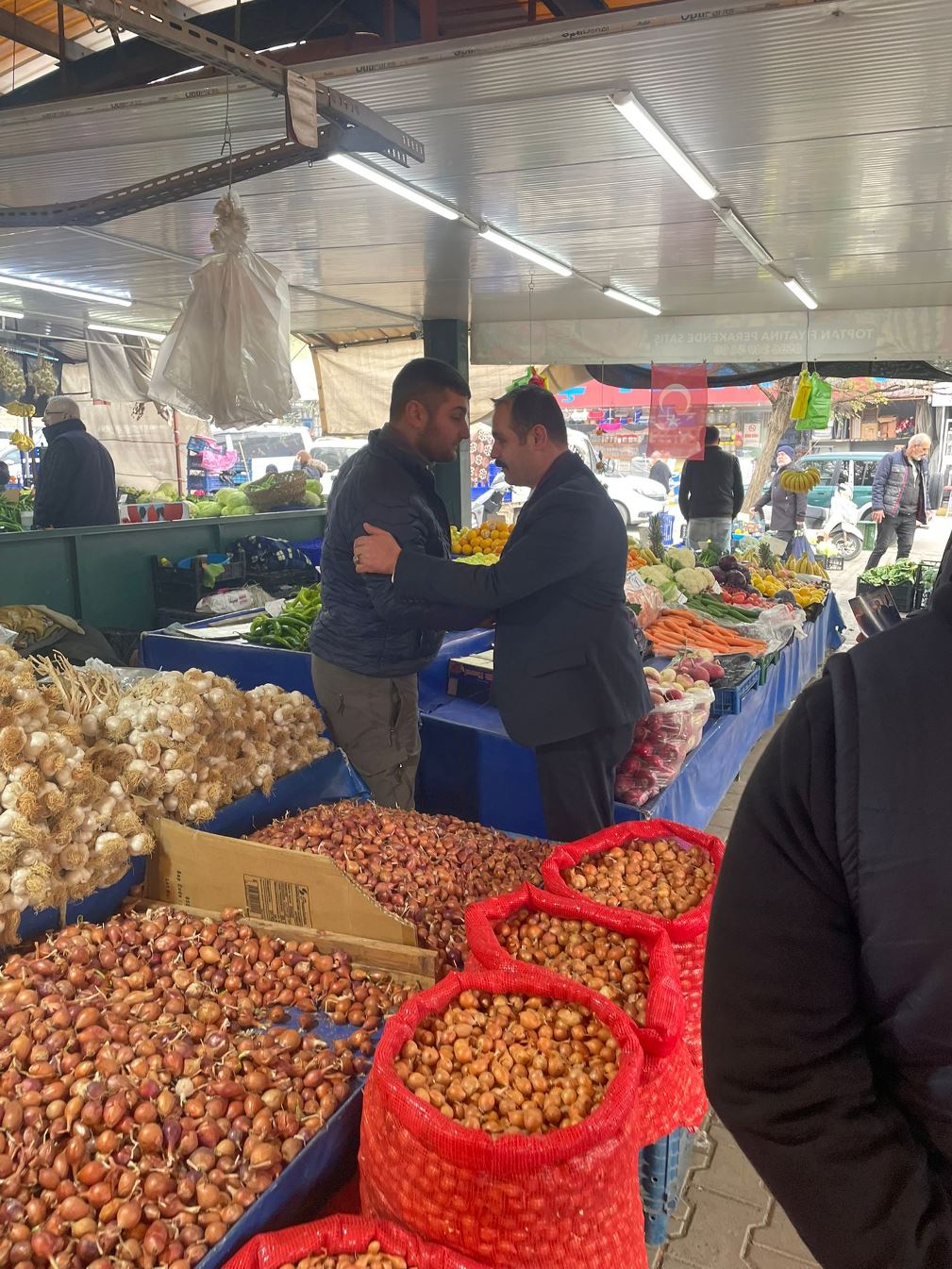 WhatsApp-Image-2025-12-21-at-17.17.51-1 Anahtar Parti Karesi’de halkla iç içe, esnafın yanında