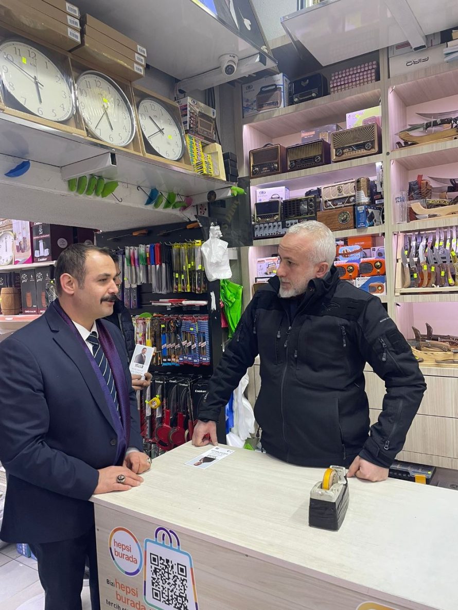 WhatsApp-Image-2025-12-21-at-17.21.02-1-890x1186 Anahtar Parti Karesi’de halkla iç içe, esnafın yanında
