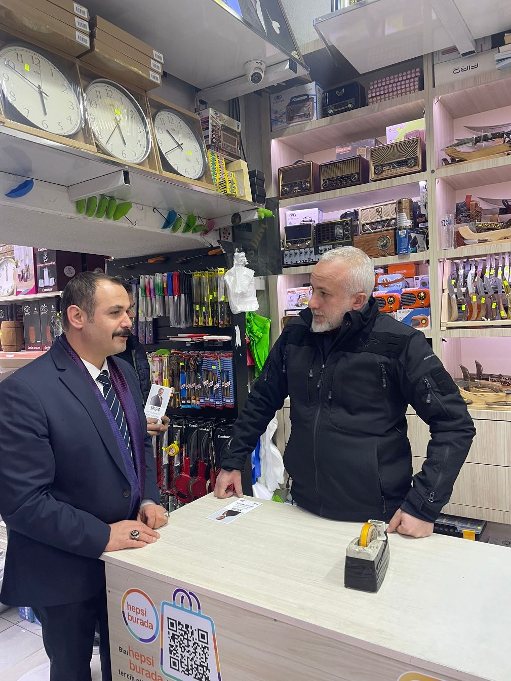 WhatsApp-Image-2025-12-21-at-17.21.02-1 Anahtar Parti Karesi’de halkla iç içe, esnafın yanında