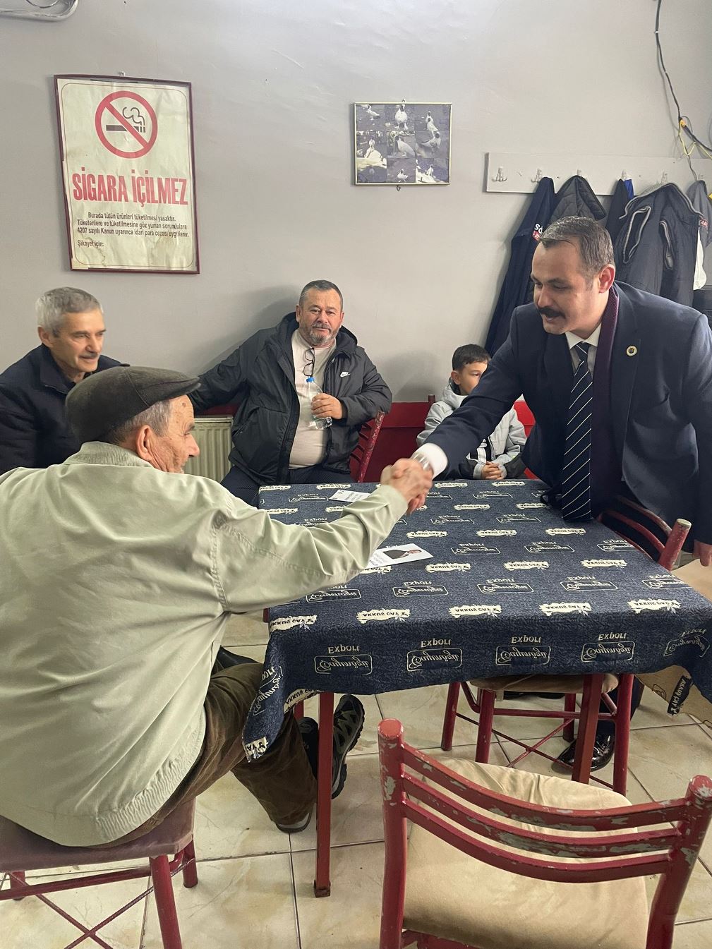 WhatsApp-Image-2025-12-21-at-17.21.04-1 Anahtar Parti Karesi’de halkla iç içe, esnafın yanında