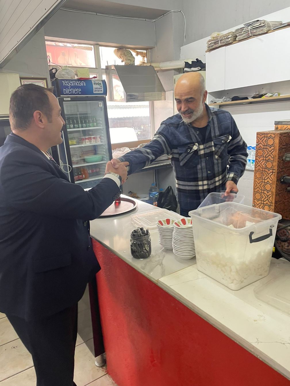 WhatsApp-Image-2025-12-21-at-17.21.04-2 Anahtar Parti Karesi’de halkla iç içe, esnafın yanında