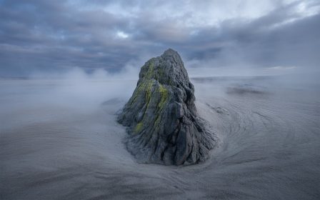 a-photograph-of-a-solitary-jagged-obsidi_sitVbruvQV2IQVbSYPgSXg_XPBwRPOYQsuiTy4yiJXDug-448x280 Manzara Fotografları