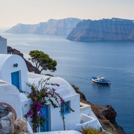 a-photograph-of-a-traditional-white-medi_1qvrskxLQVKr6S8a2ARlNg_mbLuiEBiReKJRfahW_nM1A-448x448 Manzara Fotografları