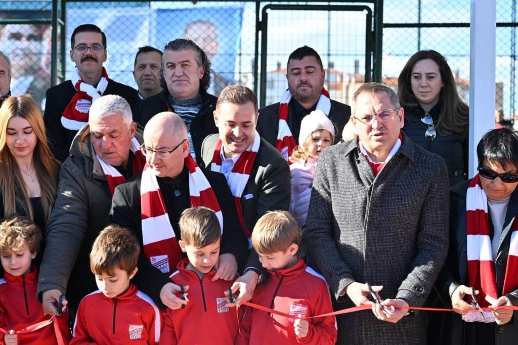 ayvalikta_anlamli_acilis__1 Ayvalık’ta anlamlı açılış Murat Ustalı'ya Vefa