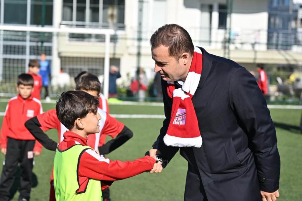 ayvalikta_anlamli_acilis__4 Ayvalık’ta anlamlı açılış Murat Ustalı'ya Vefa