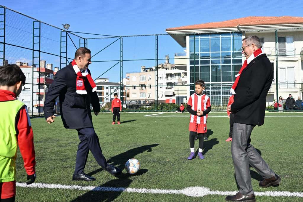 ayvalikta_anlamli_acilis__7 Ayvalık’ta anlamlı açılış Murat Ustalı'ya Vefa