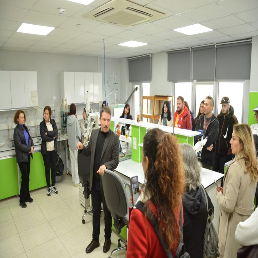 bacem_altinoluk_meslek_yuksekokulu_ogrencilerine_kapilarini_acti_10_custom-890x890 BAÇEM, Altınoluk Meslek Yüksekokulu öğrencilerine kapılarını açtı