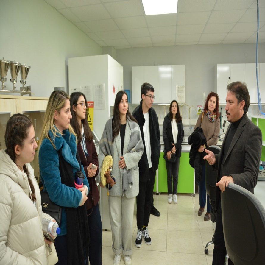 bacem_altinoluk_meslek_yuksekokulu_ogrencilerine_kapilarini_acti_11_custom-890x890 BAÇEM, Altınoluk Meslek Yüksekokulu öğrencilerine kapılarını açtı