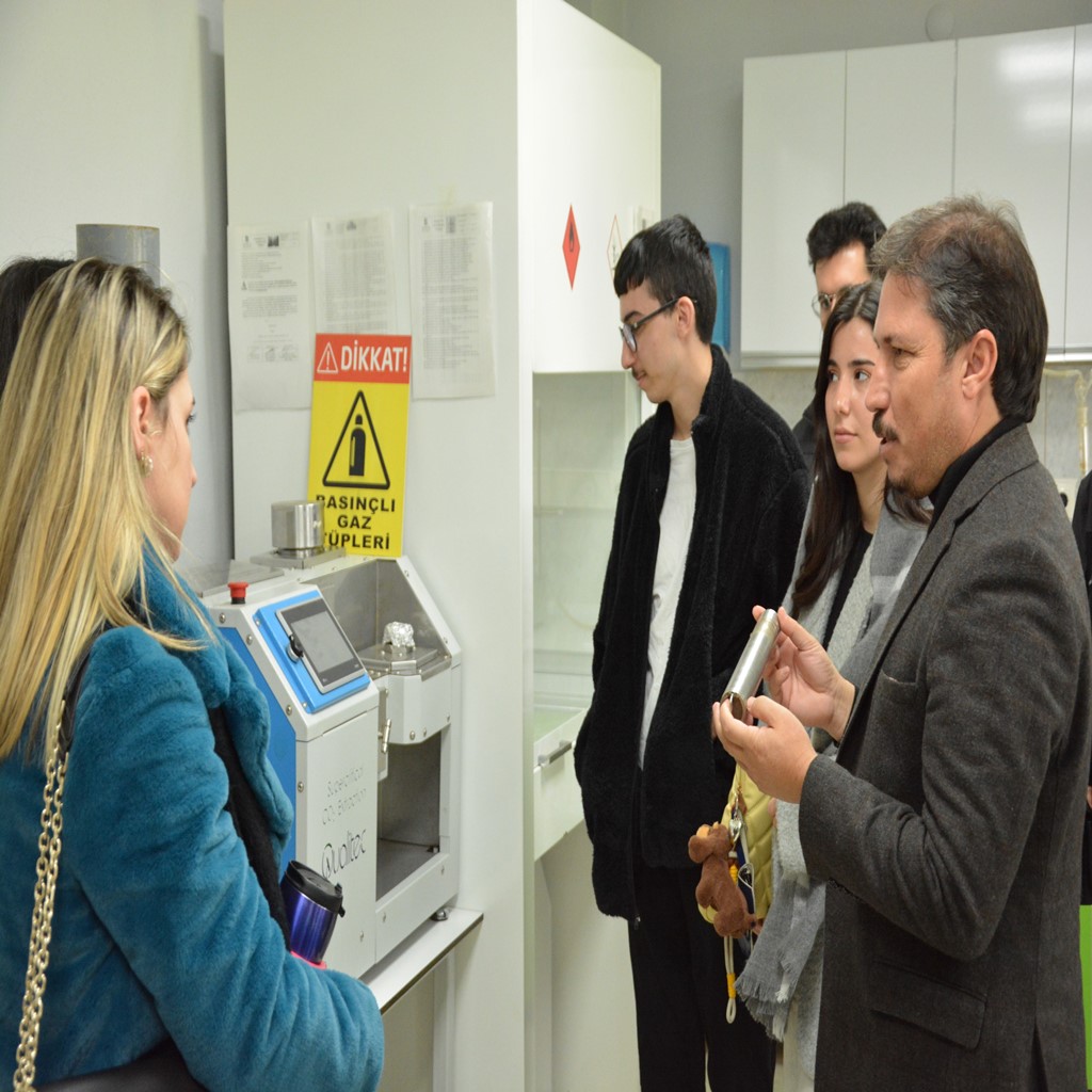 bacem_altinoluk_meslek_yuksekokulu_ogrencilerine_kapilarini_acti_1_custom BAÇEM, Altınoluk Meslek Yüksekokulu öğrencilerine kapılarını açtı