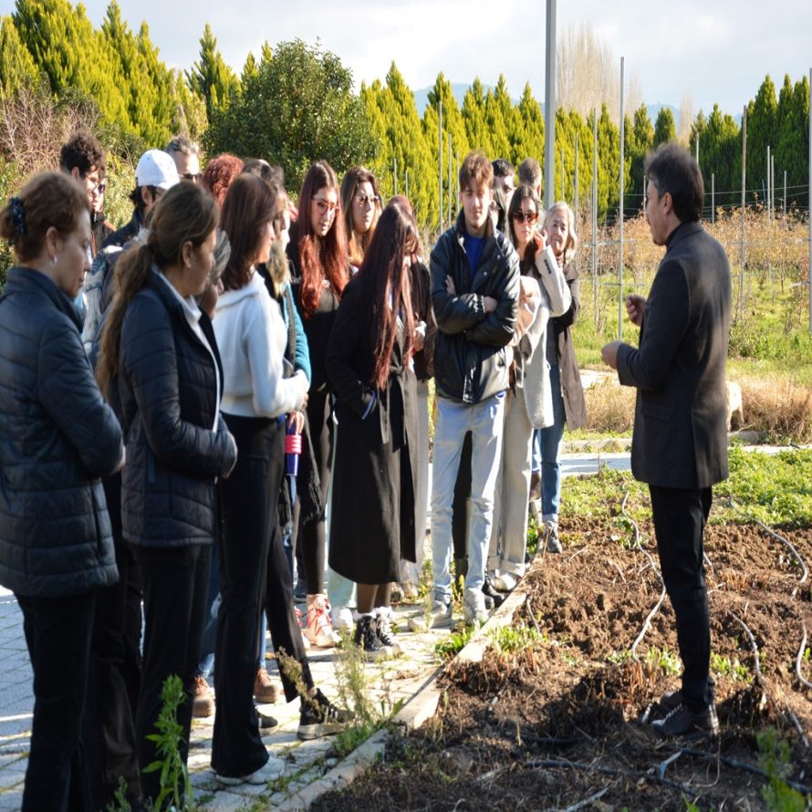 bacem_altinoluk_meslek_yuksekokulu_ogrencilerine_kapilarini_acti_3_custom-890x890 BAÇEM, Altınoluk Meslek Yüksekokulu öğrencilerine kapılarını açtı