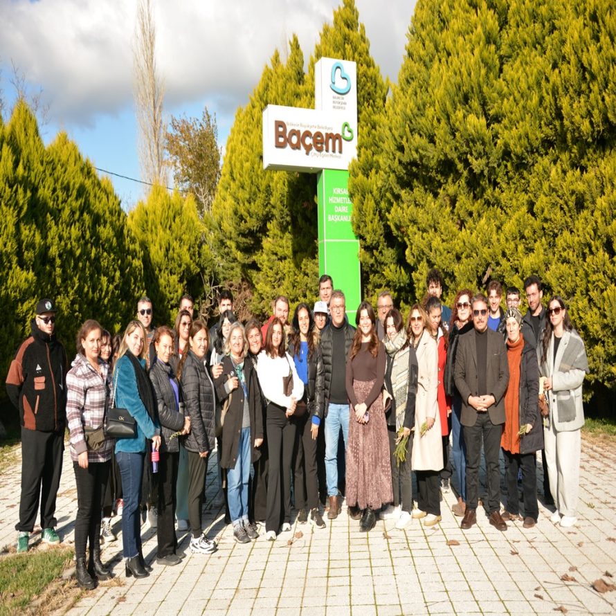 bacem_altinoluk_meslek_yuksekokulu_ogrencilerine_kapilarini_acti_4_custom-890x890 BAÇEM, Altınoluk Meslek Yüksekokulu öğrencilerine kapılarını açtı