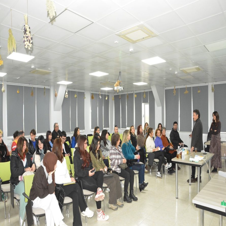 bacem_altinoluk_meslek_yuksekokulu_ogrencilerine_kapilarini_acti_5_custom-890x890 BAÇEM, Altınoluk Meslek Yüksekokulu öğrencilerine kapılarını açtı